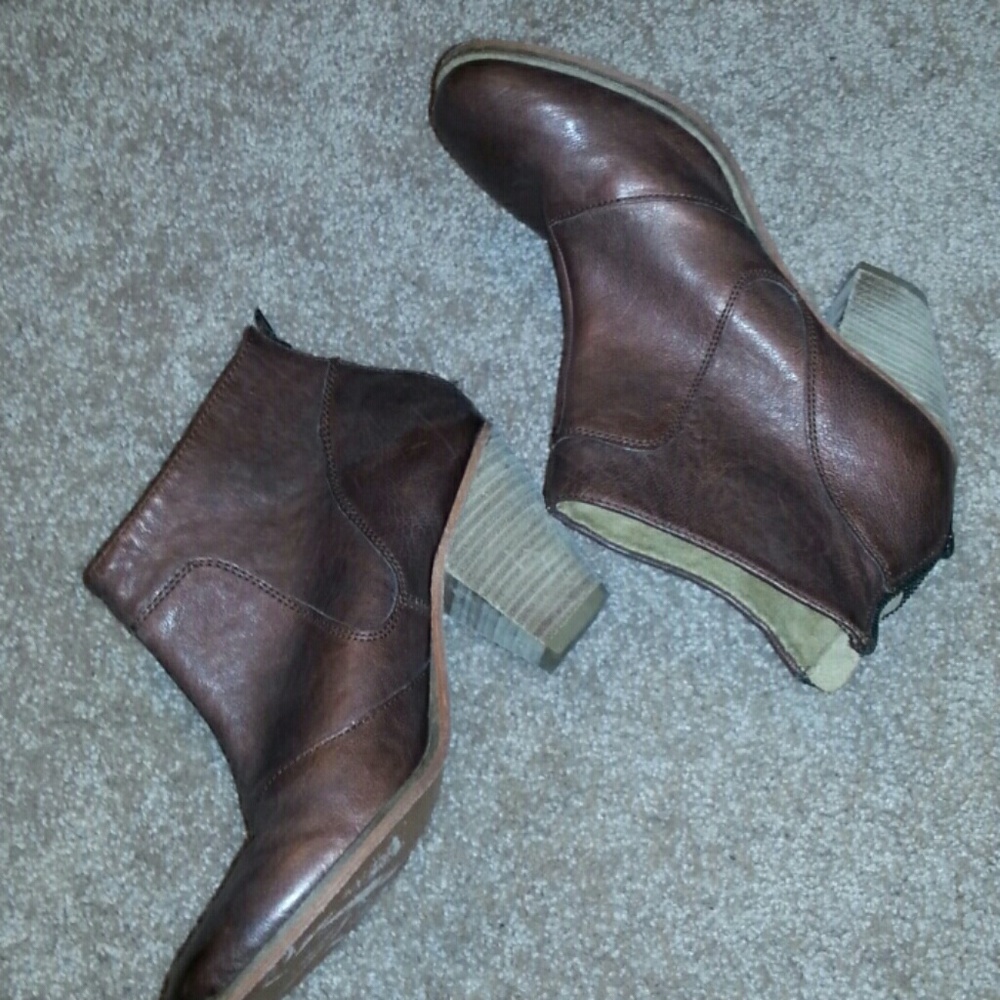 J shoes booties